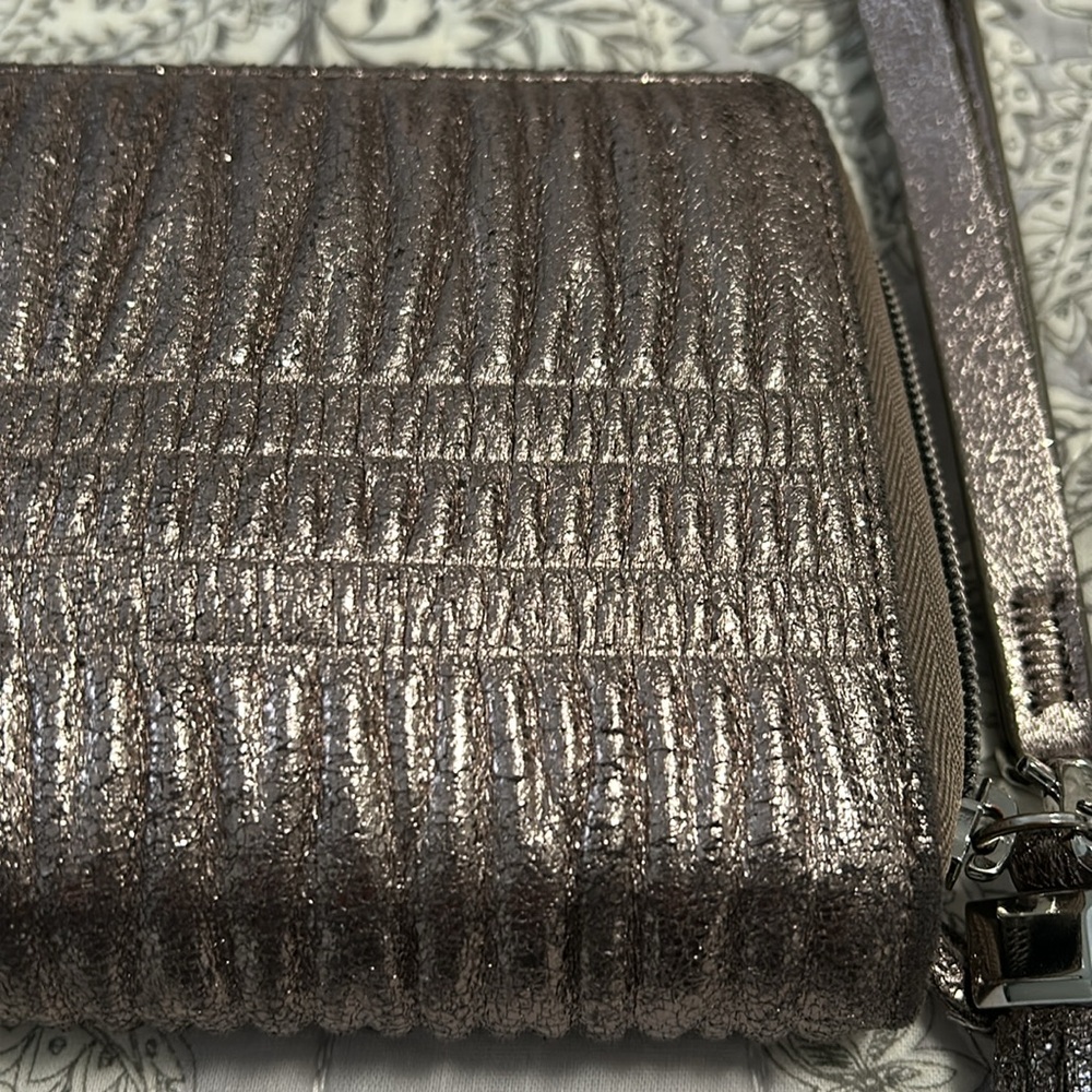 Clutch - Picture 2 of 4